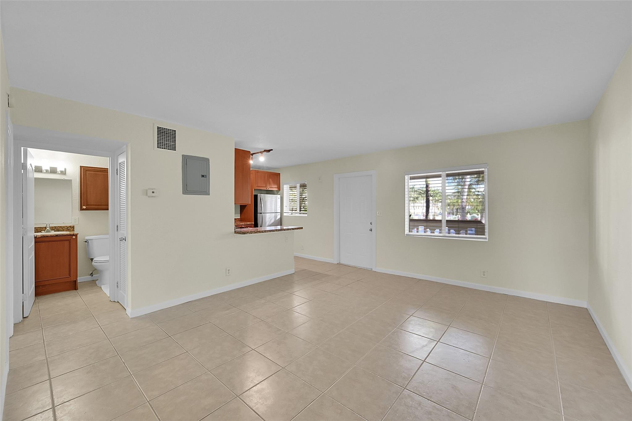 2655 NE 8th Avenue 210