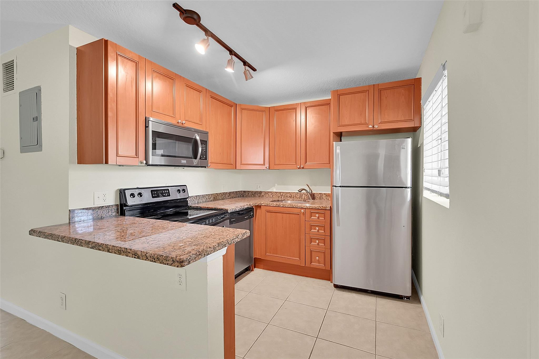 2655 NE 8th Avenue 210