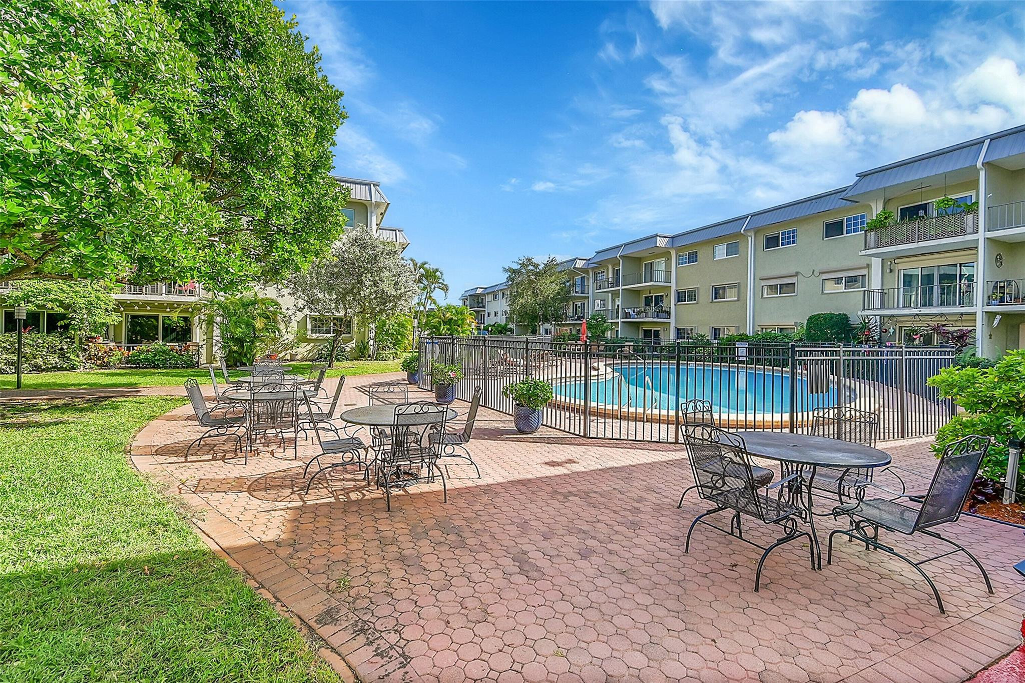 3004 NE 5th Terrace 102-C