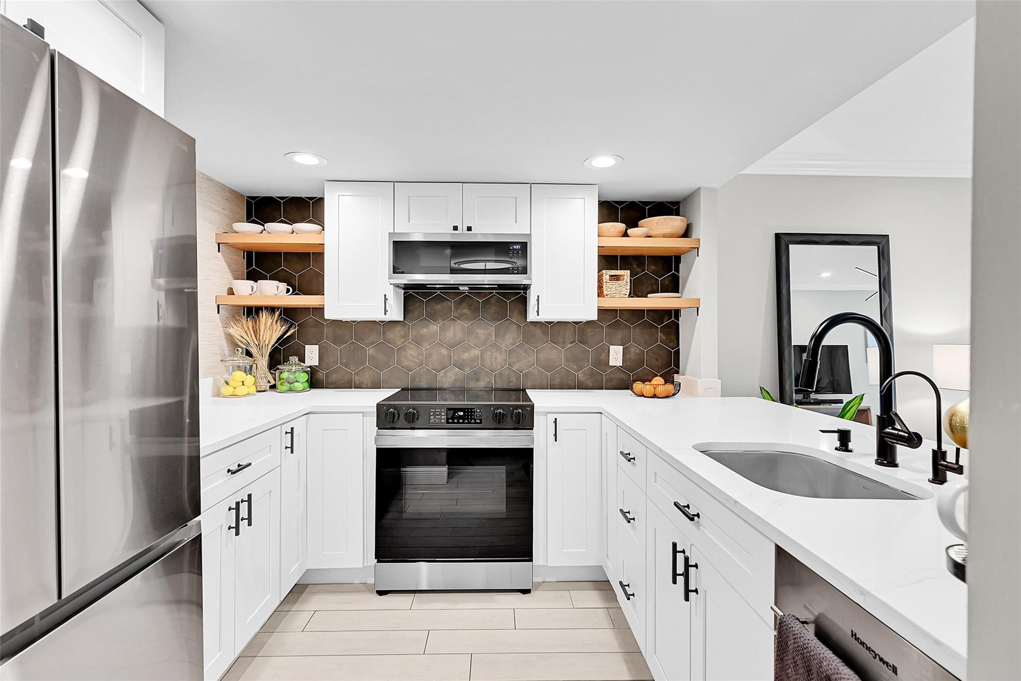 3004 NE 5th Terrace 102-C