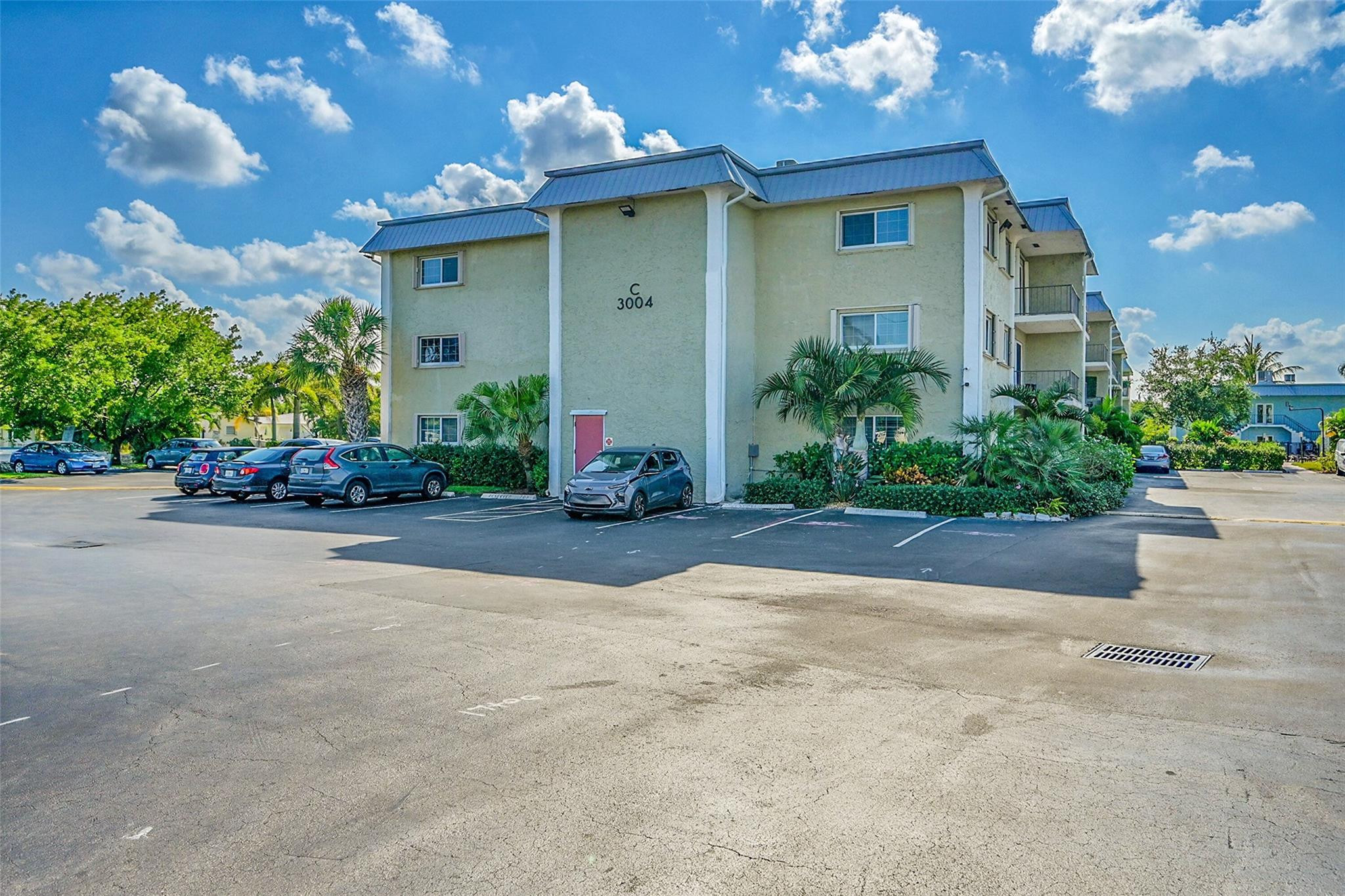 3004 NE 5th Terrace 102-C