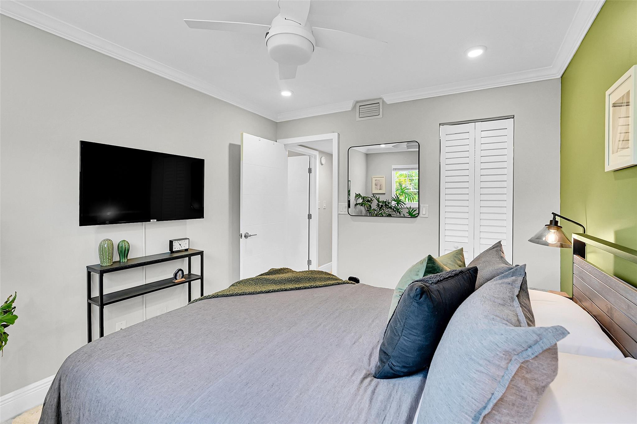3004 NE 5th Terrace 102-C