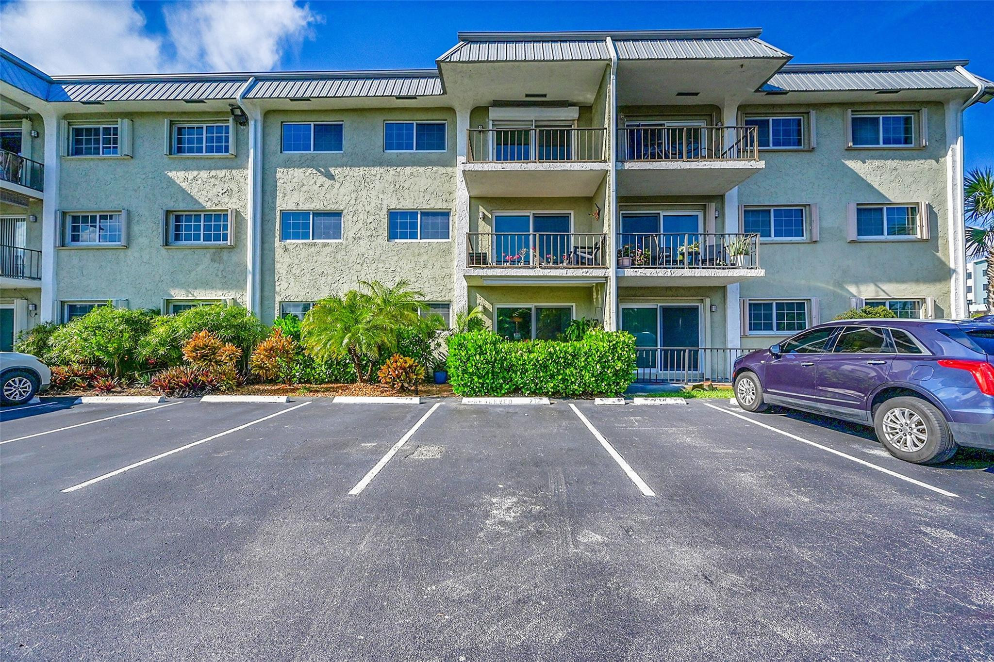 3004 NE 5th Terrace 102-C