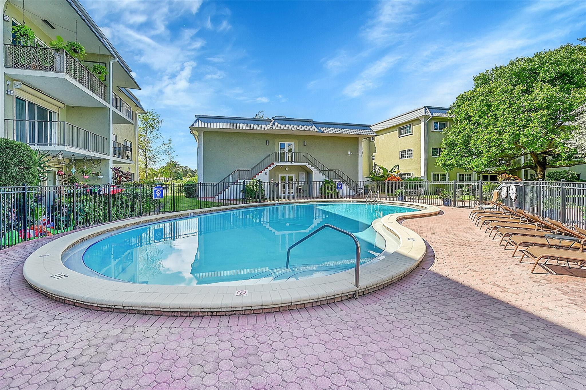 3004 NE 5th Terrace 102-C