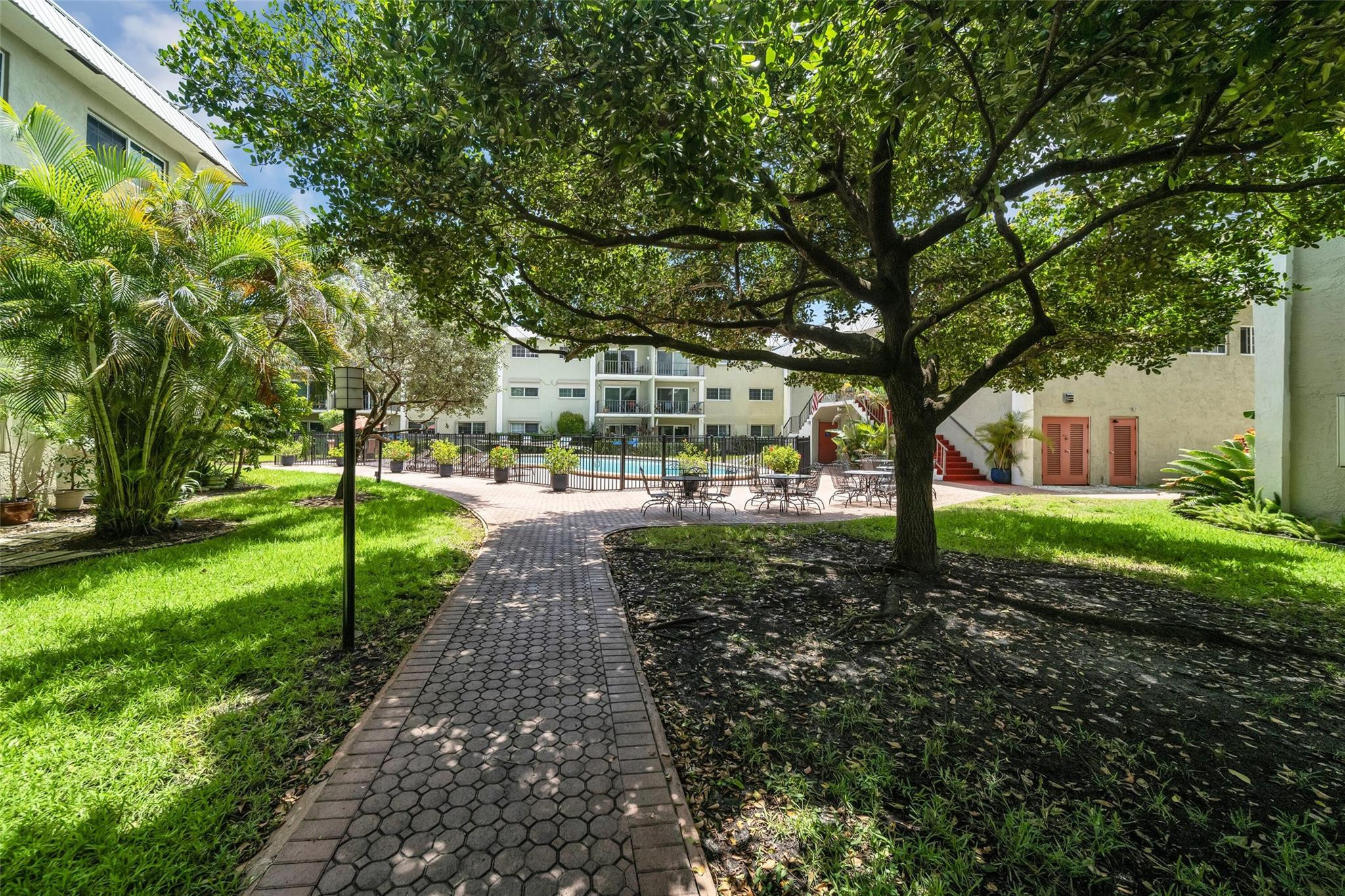 3004 NE 5th Terrace 102-C