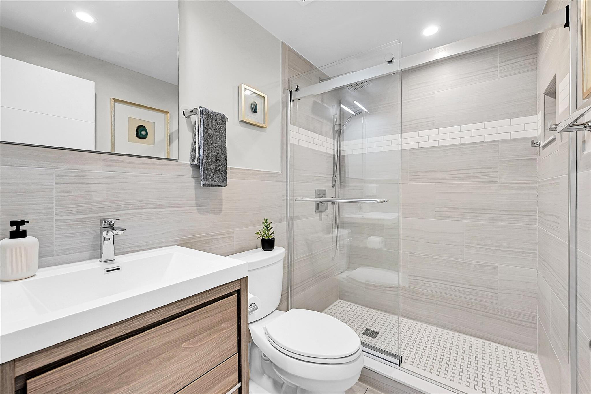 3004 NE 5th Terrace 102-C