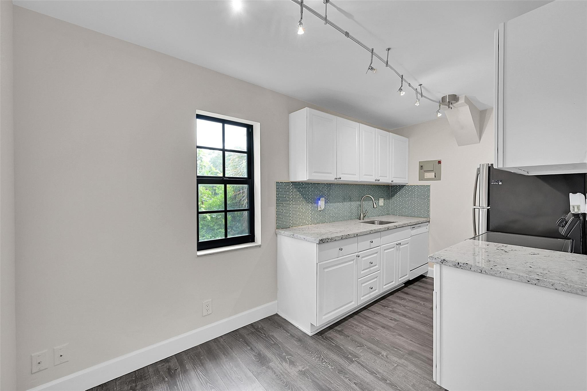905 NE 28th Street 202