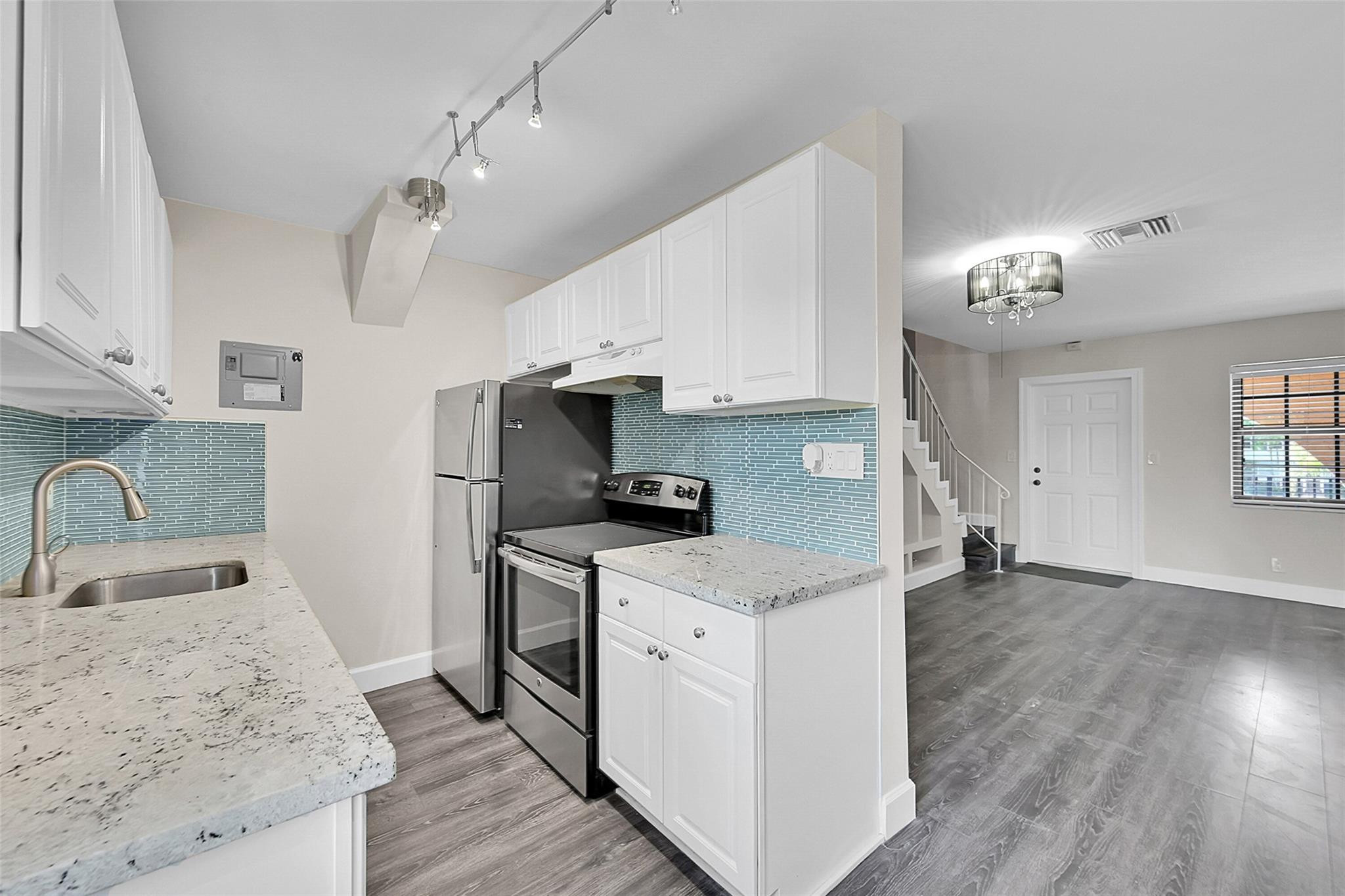 905 NE 28th Street 202