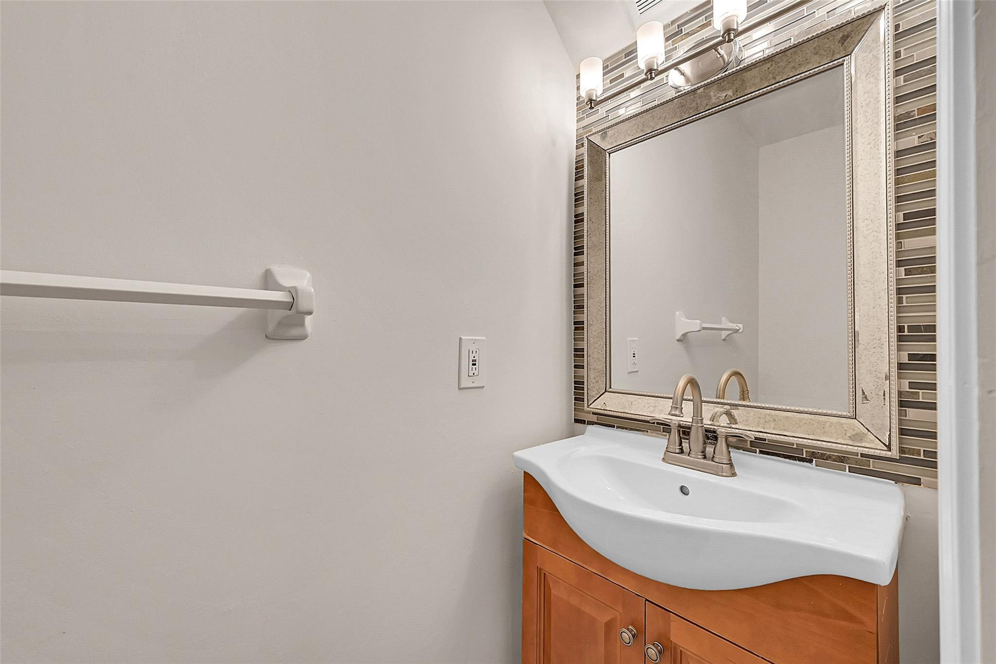 905 NE 28th Street 202