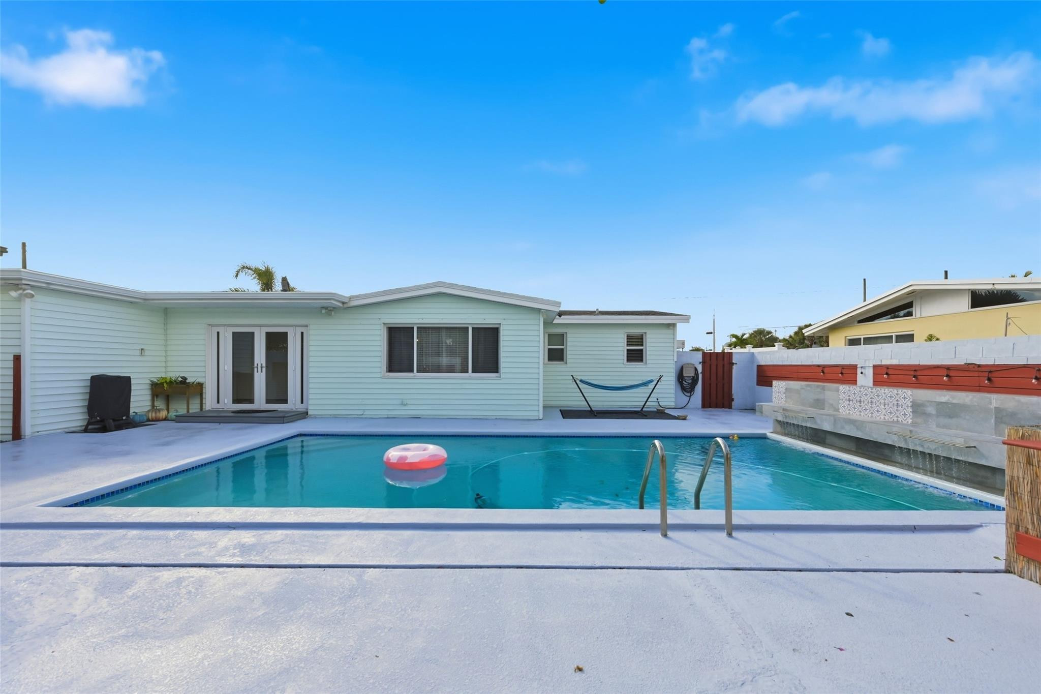 807 W Ocean Avenue