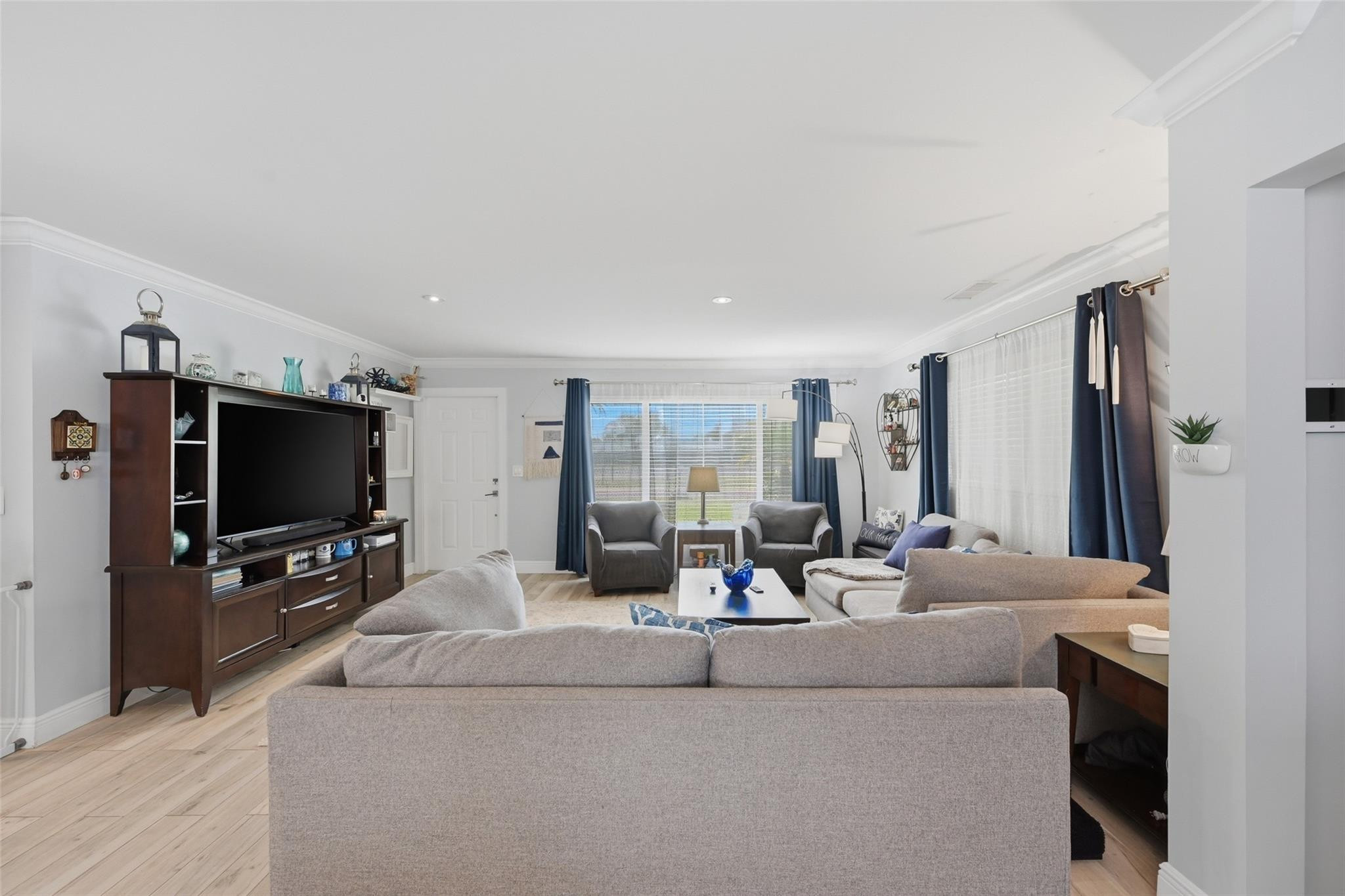 807 W Ocean Avenue