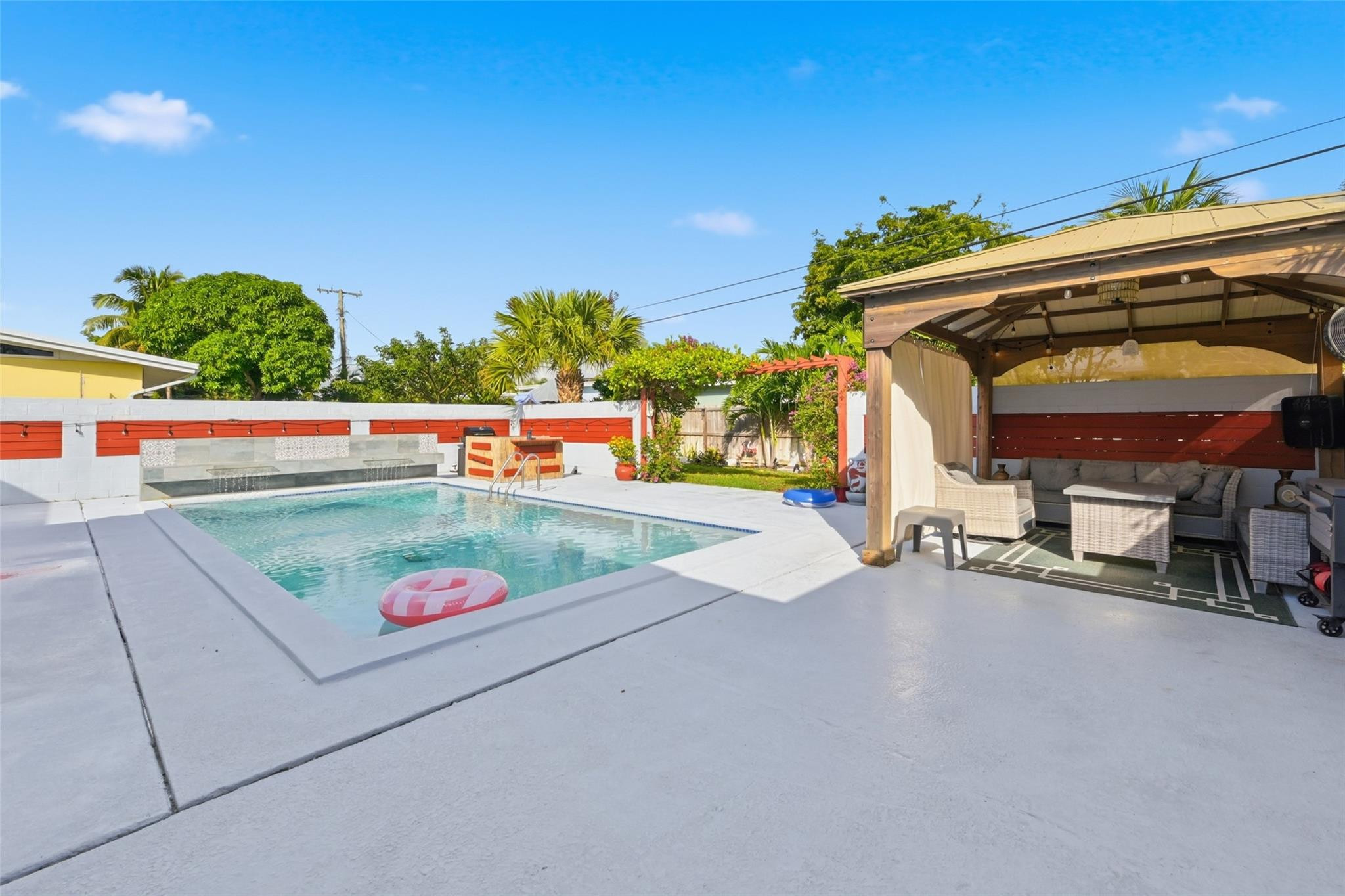 807 W Ocean Avenue