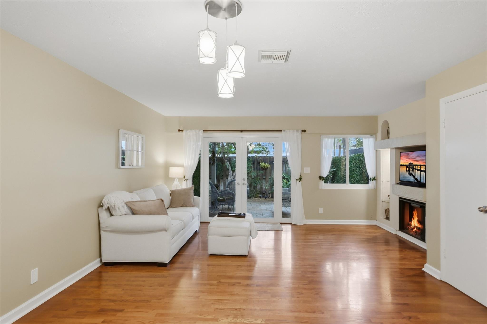 705 NE 1st Street 2