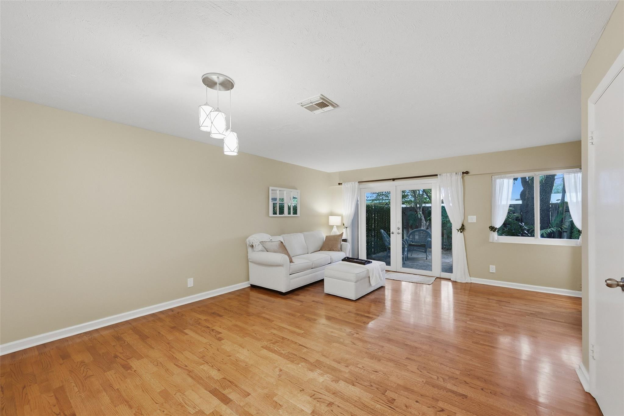705 NE 1st Street 2
