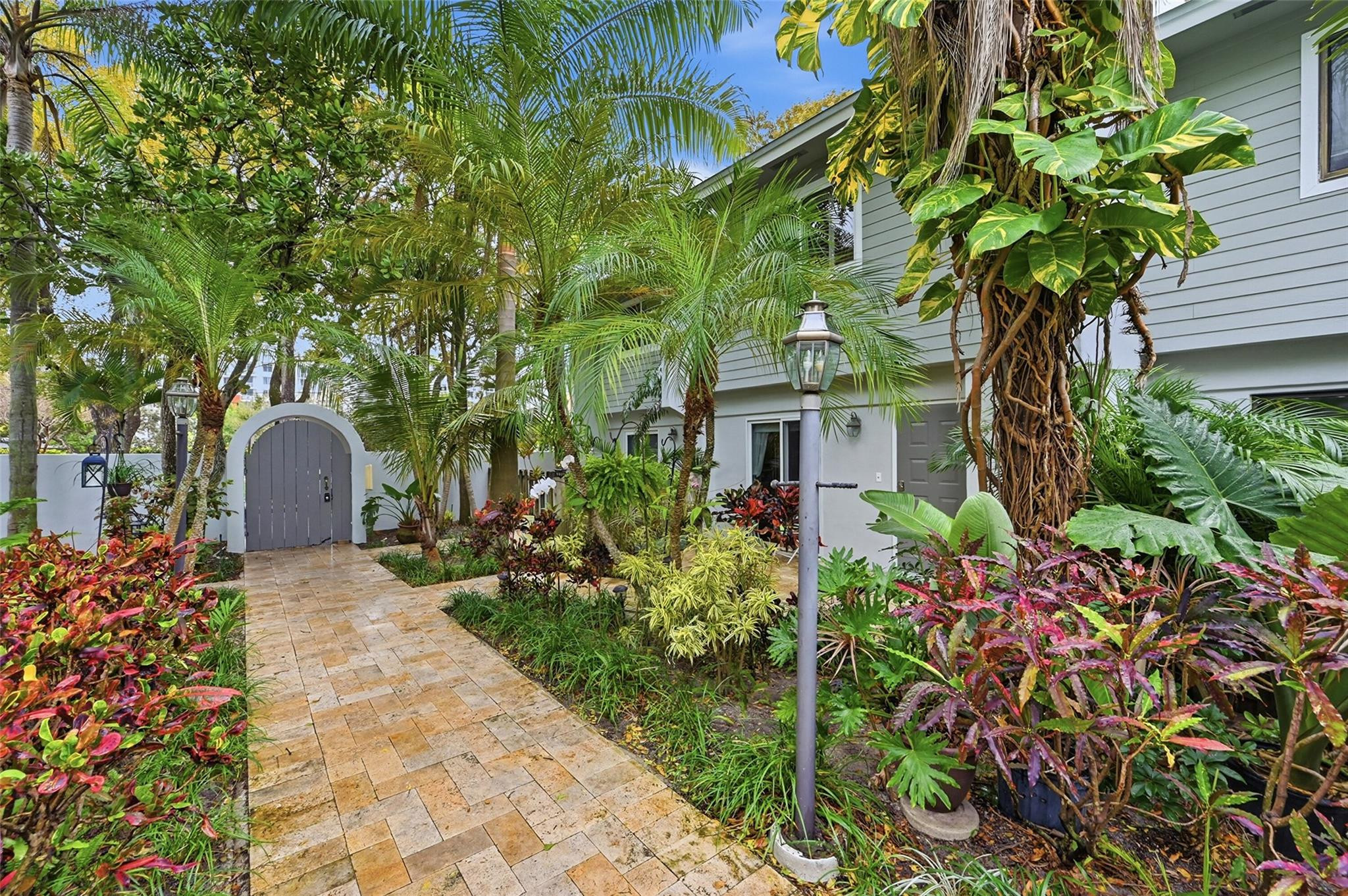 705 NE 1st Street 2