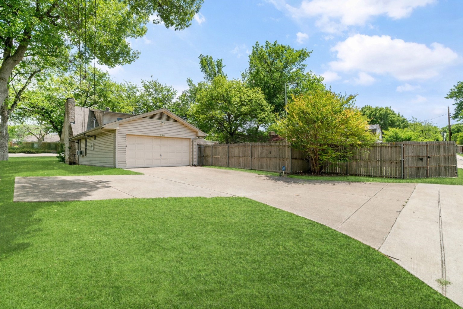 833 Ray Andra Drive