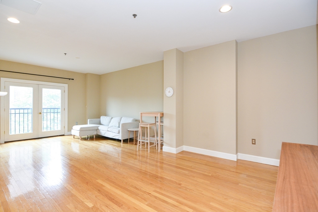 1723 Washington St # 309