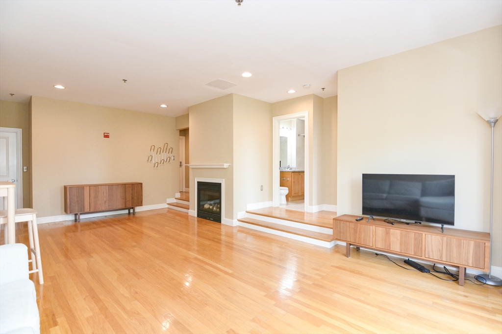 1723 Washington St # 309