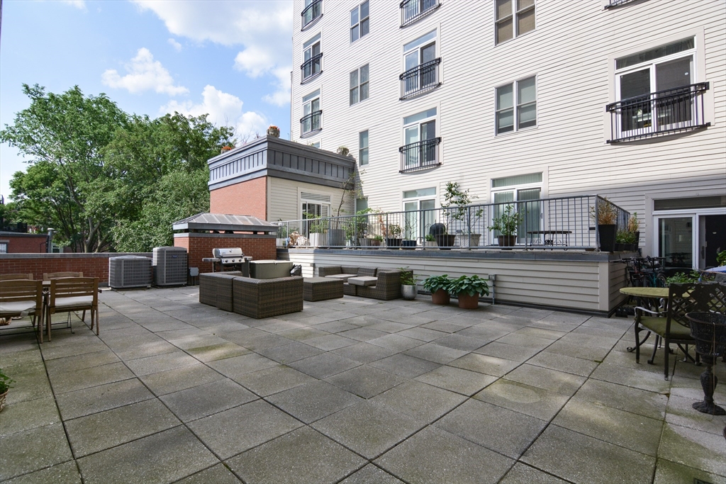 1723 Washington St # 309