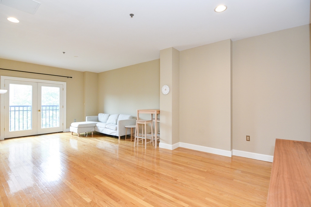 1723 Washington St # 309