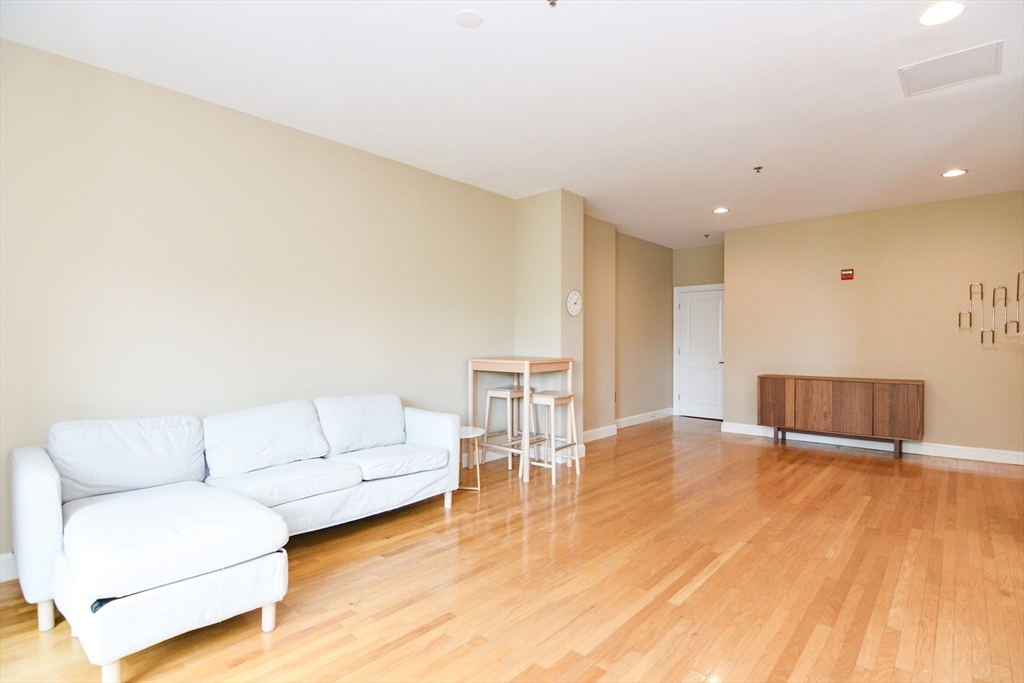 1723 Washington St # 309