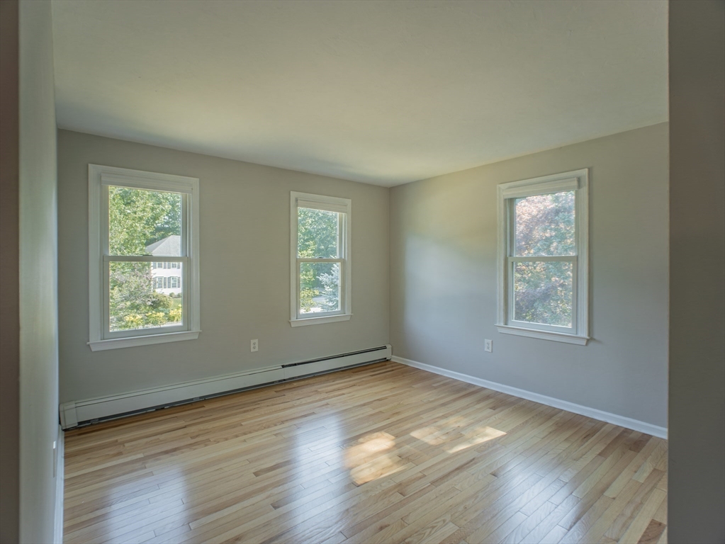 4 Flint Meadow Ln