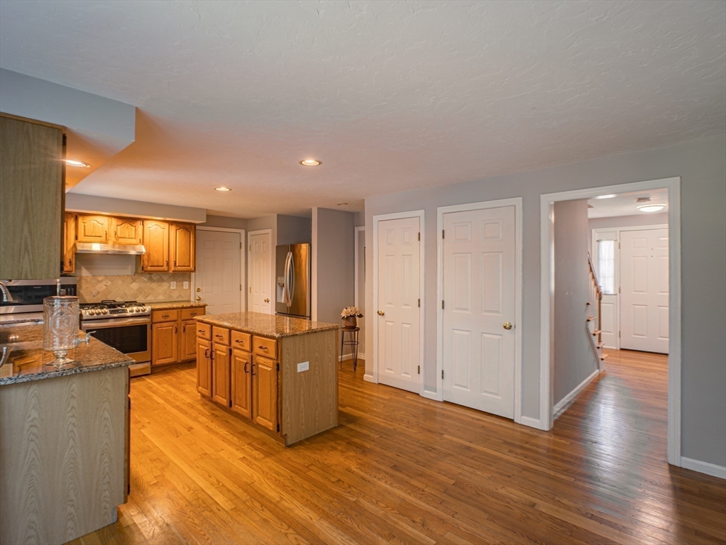 4 Flint Meadow Ln