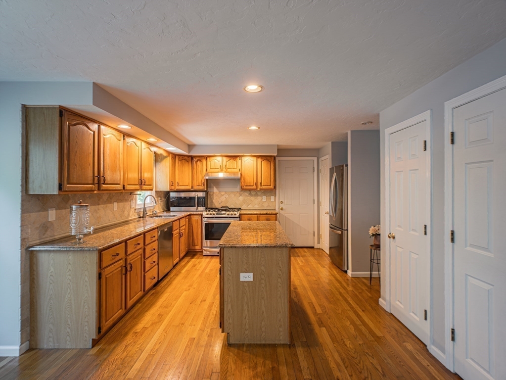 4 Flint Meadow Ln