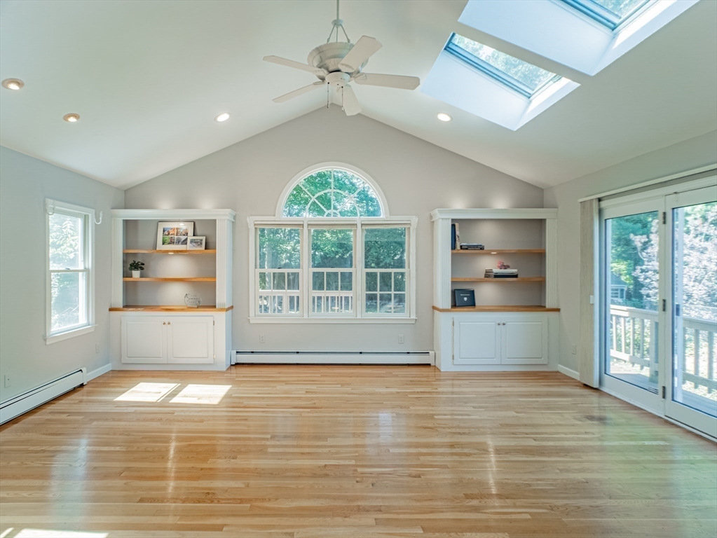 4 Flint Meadow Ln