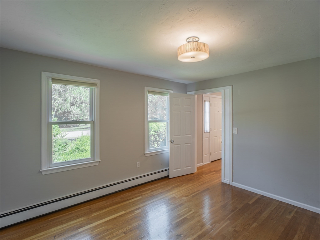 4 Flint Meadow Ln