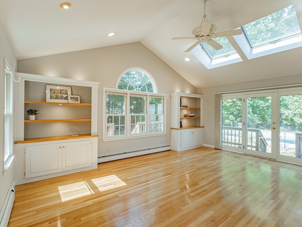 4 Flint Meadow Ln