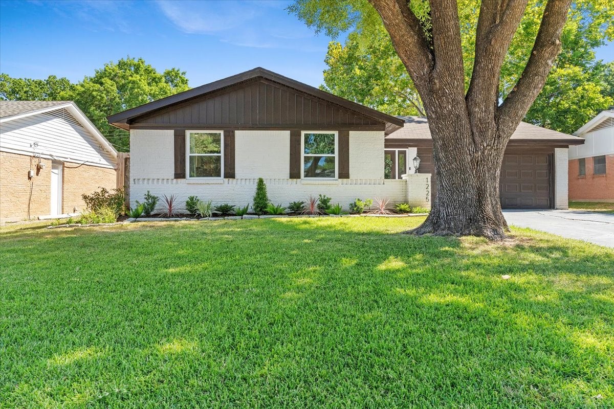 1225 Cloverdale Drive