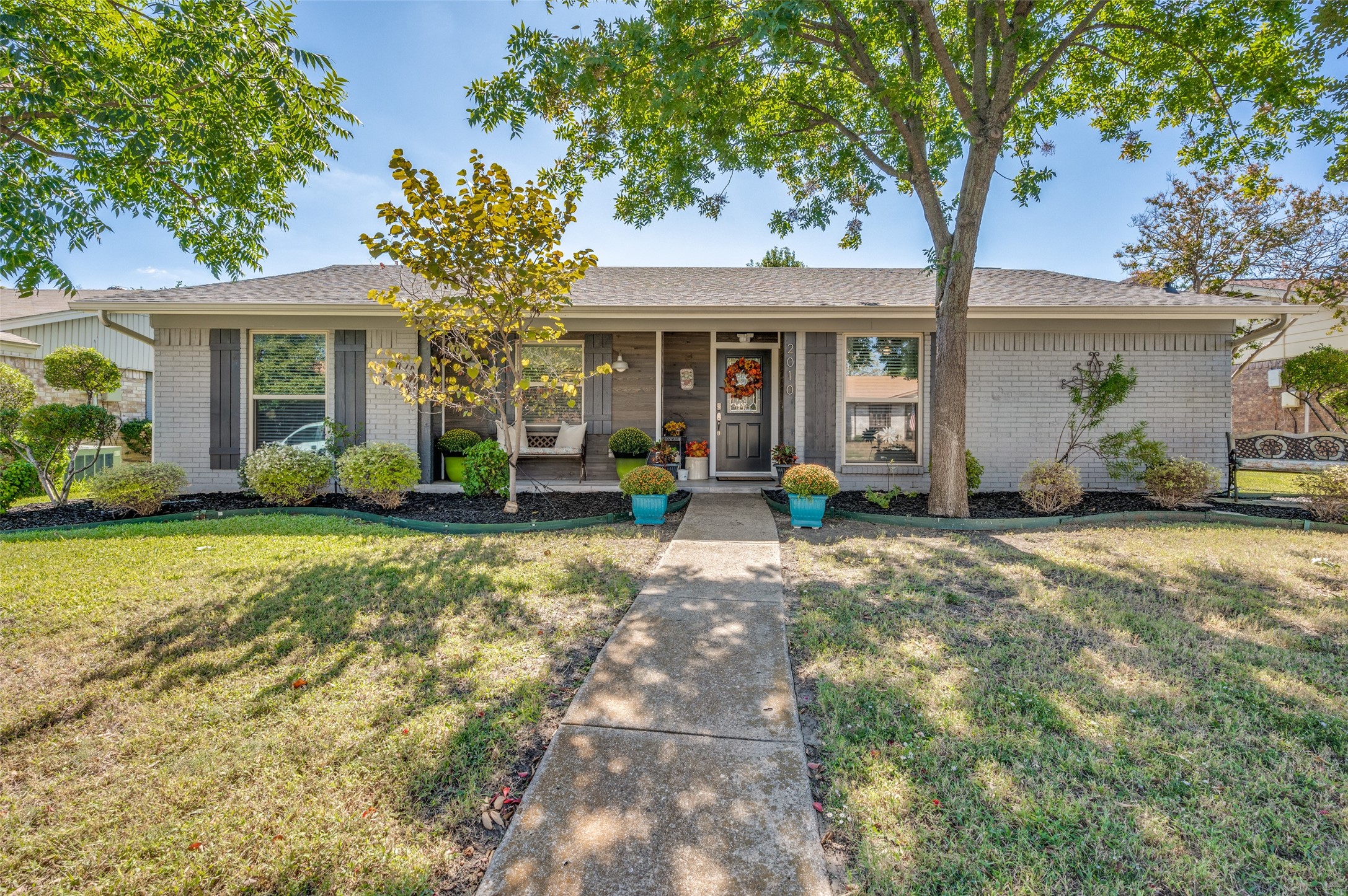 2010 Village Crest Drive