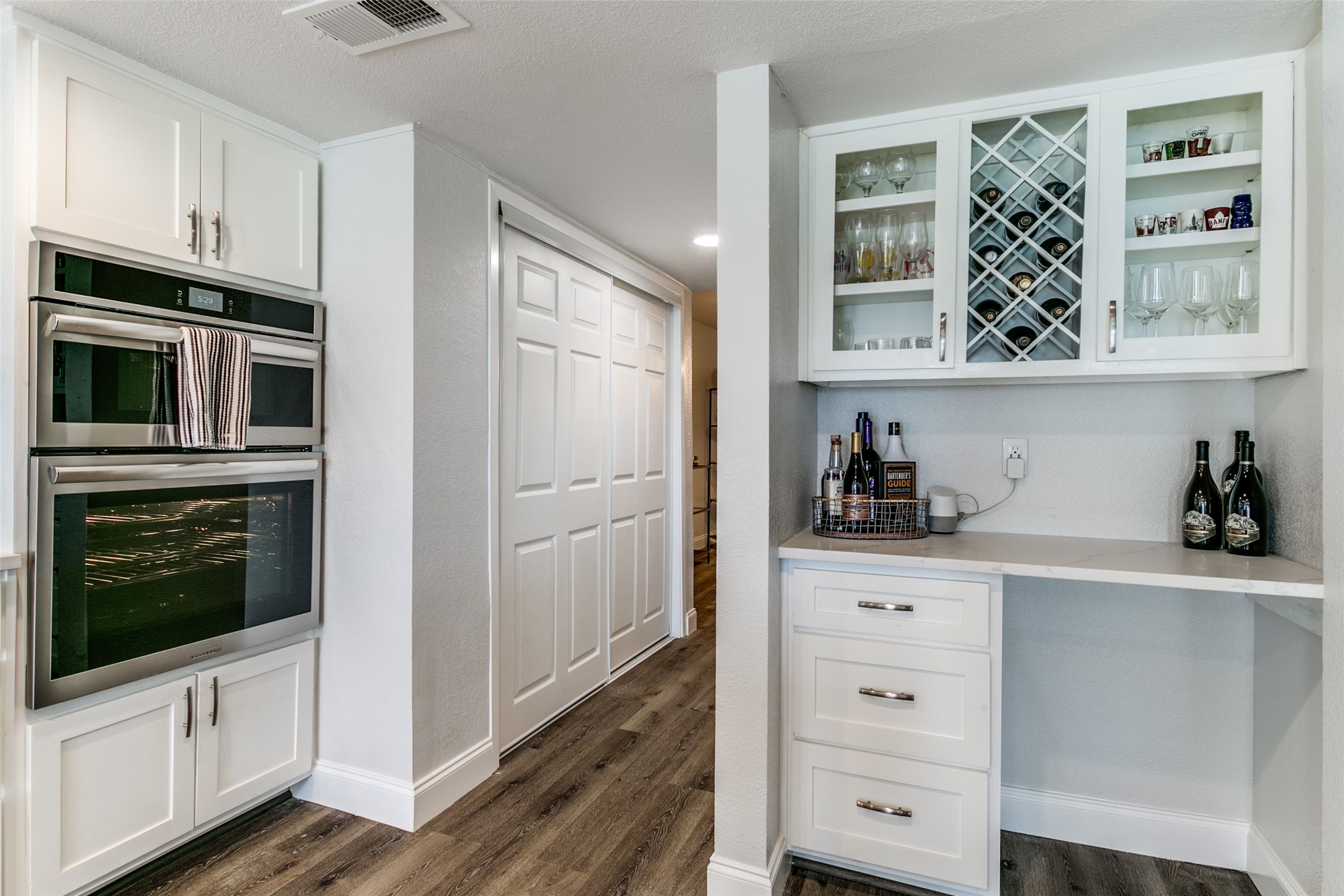 3126 Pin Oak Court