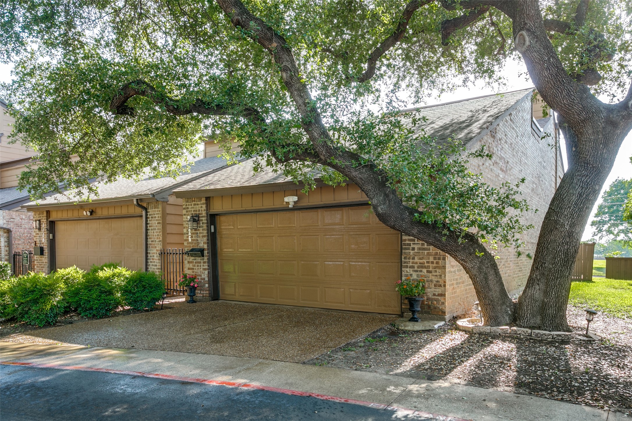 3126 Pin Oak Court