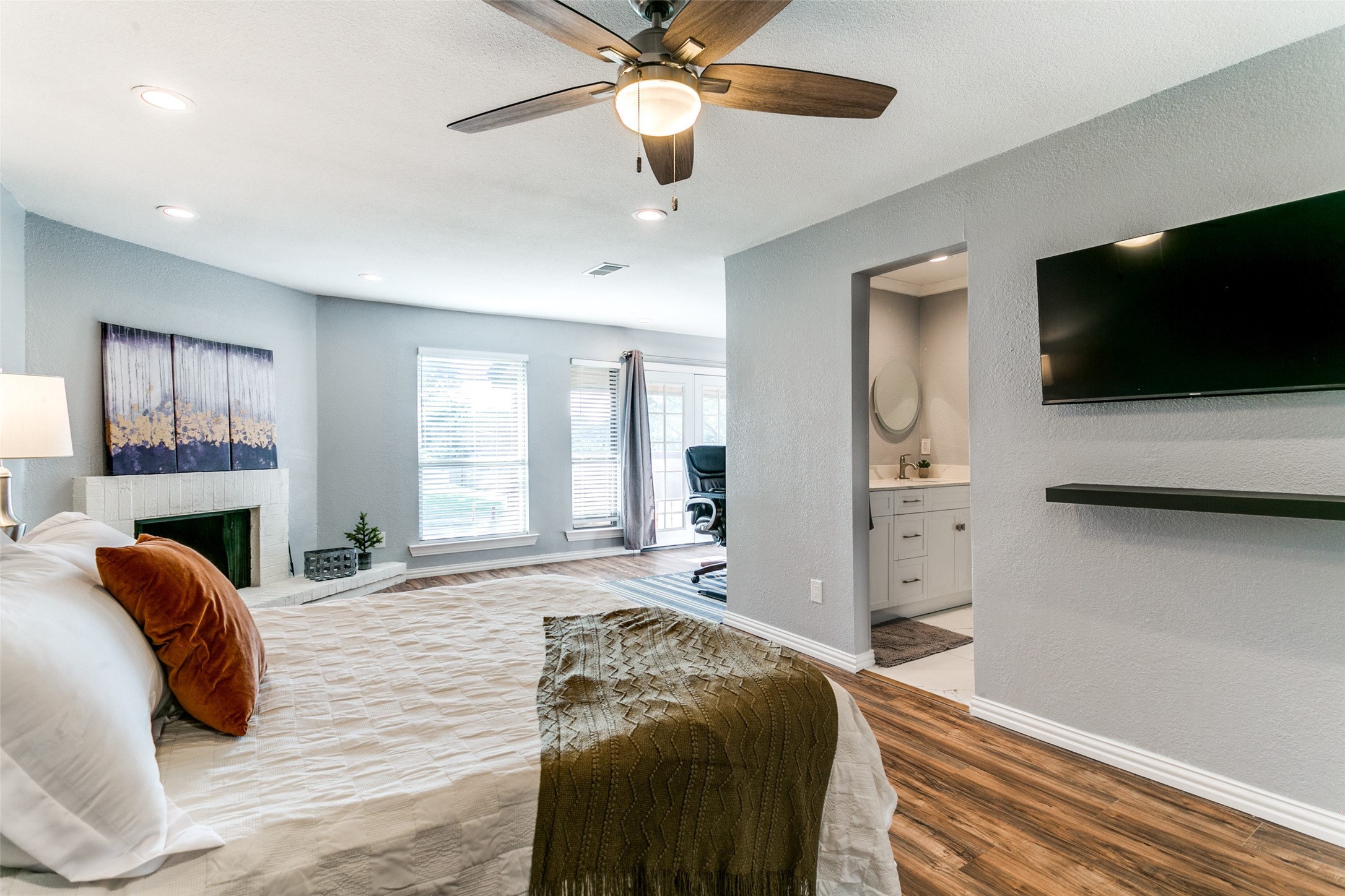 3126 Pin Oak Court