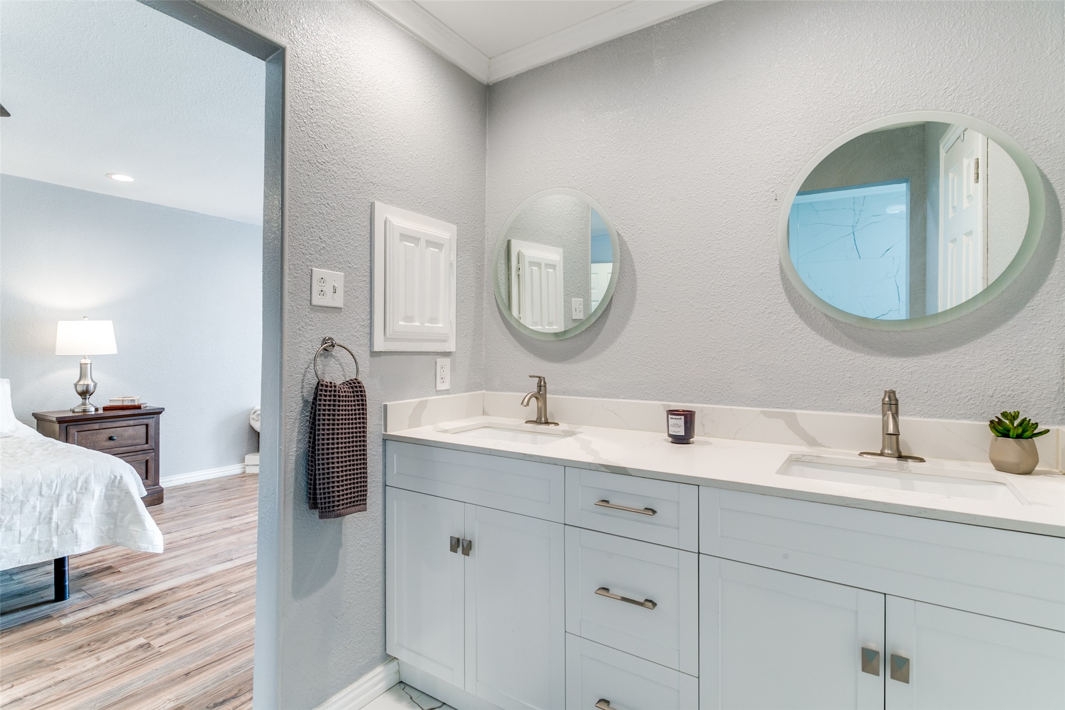 3126 Pin Oak Court