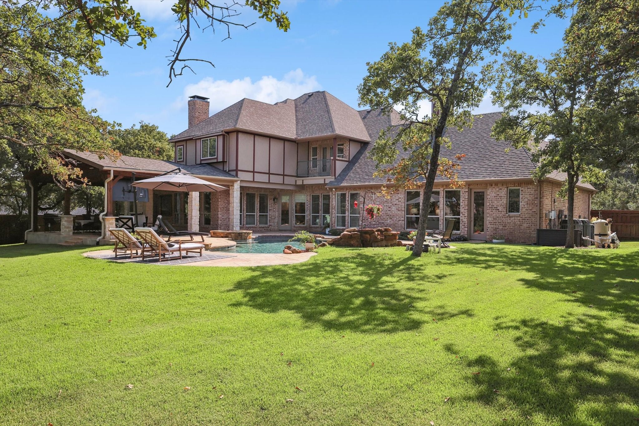 300 Whispering Oaks Drive
