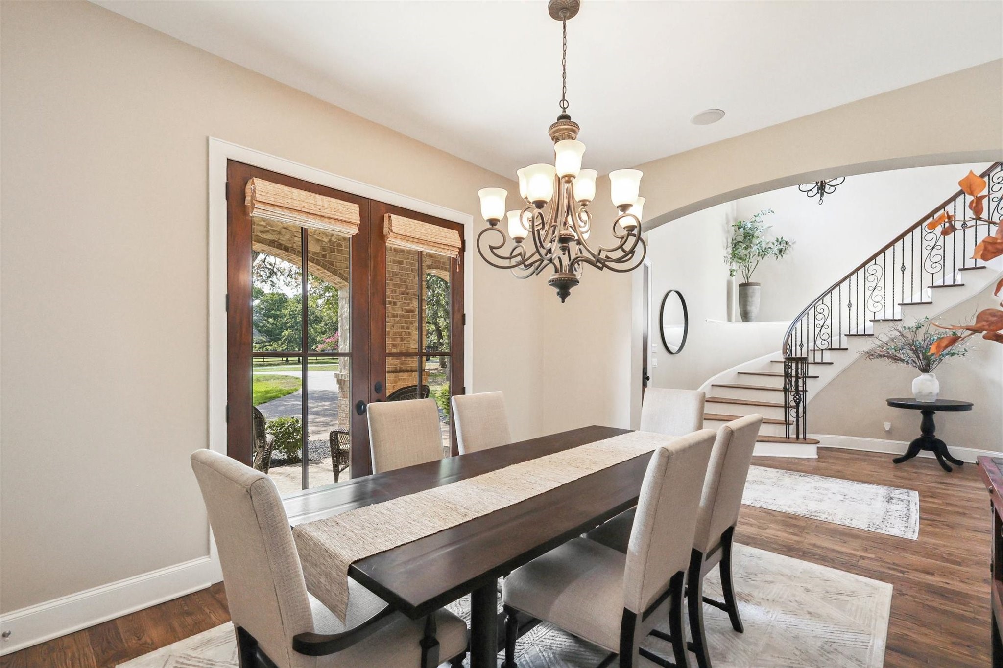 300 Whispering Oaks Drive
