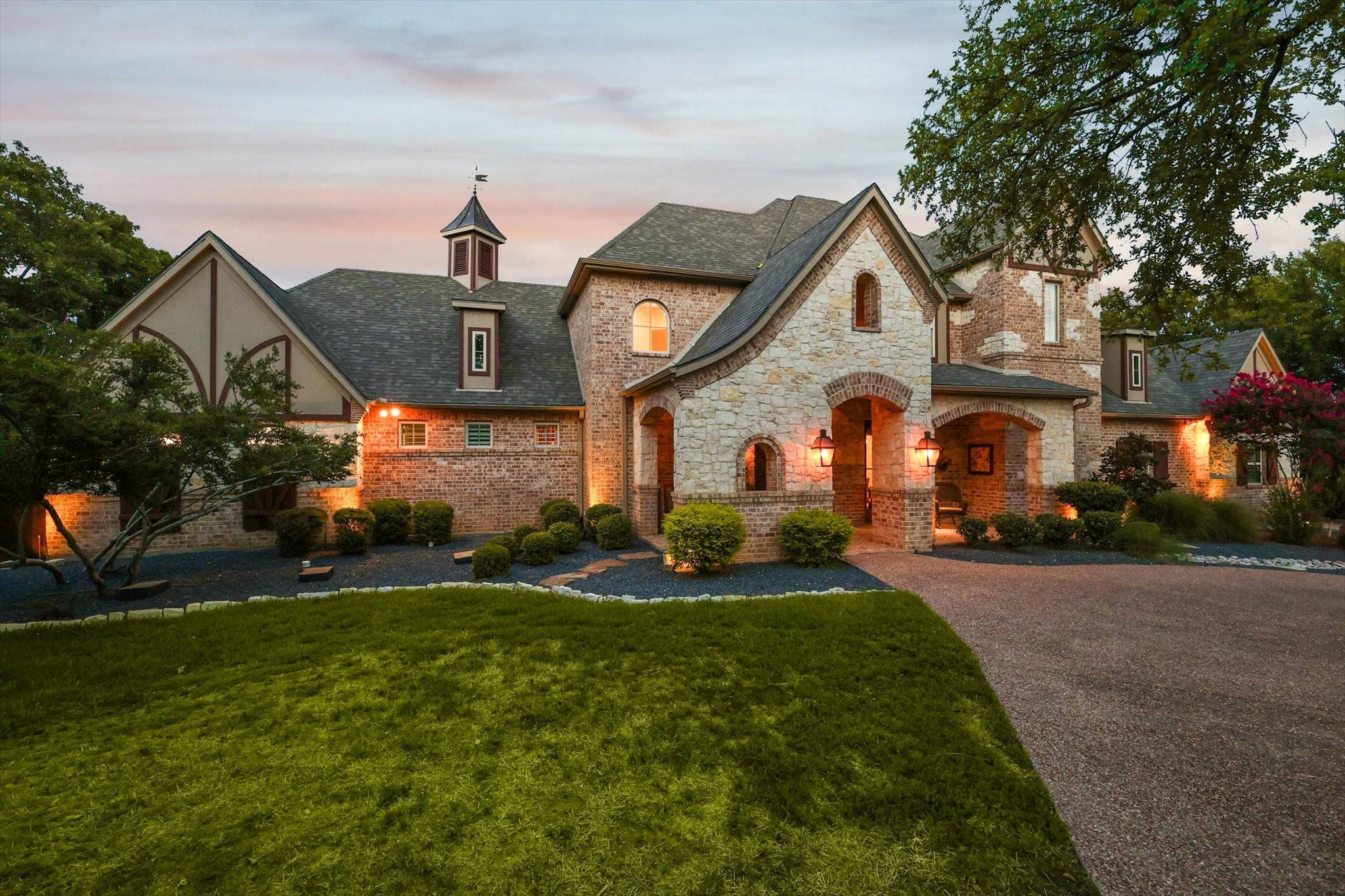 300 Whispering Oaks Drive