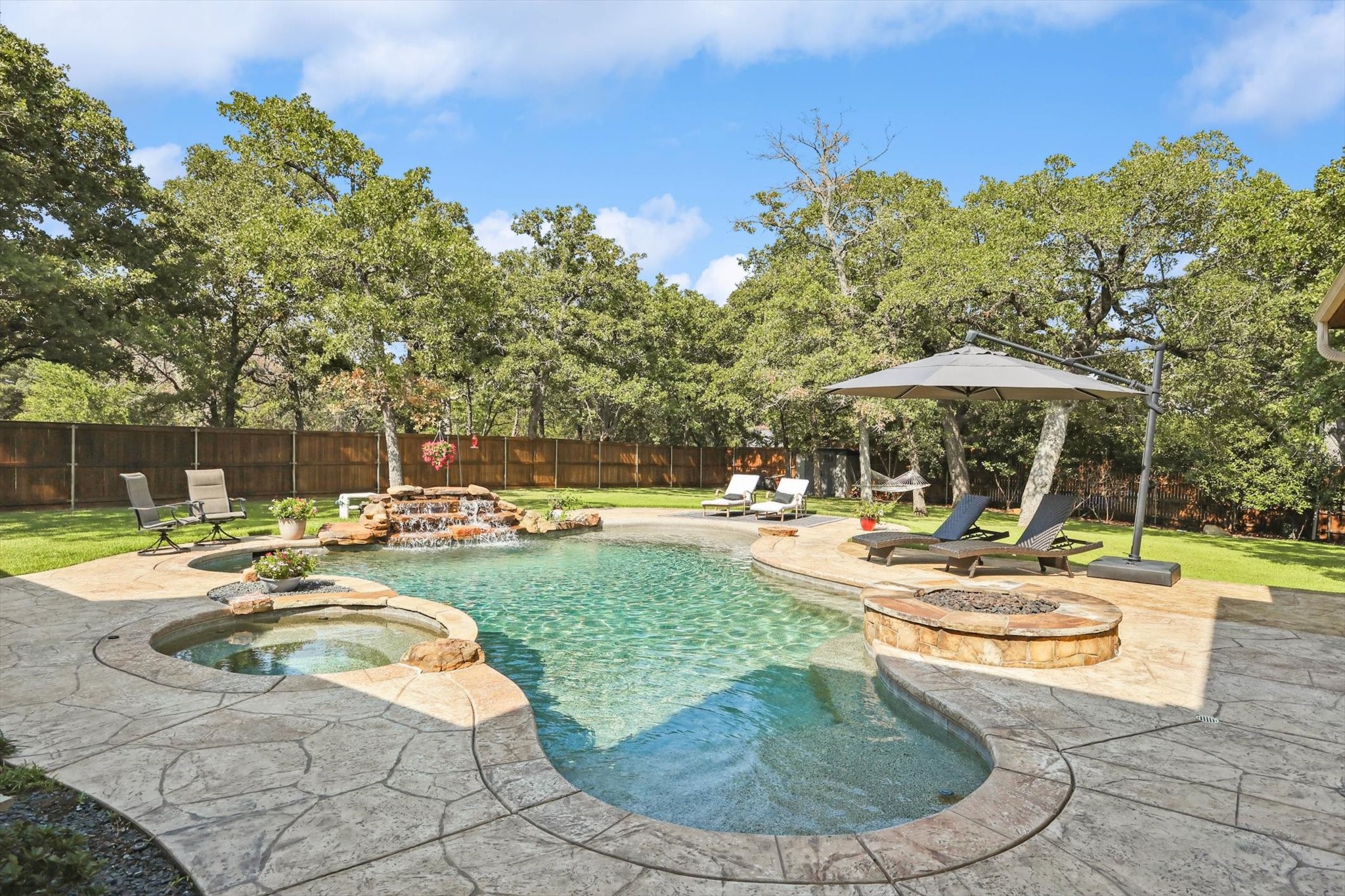 300 Whispering Oaks Drive