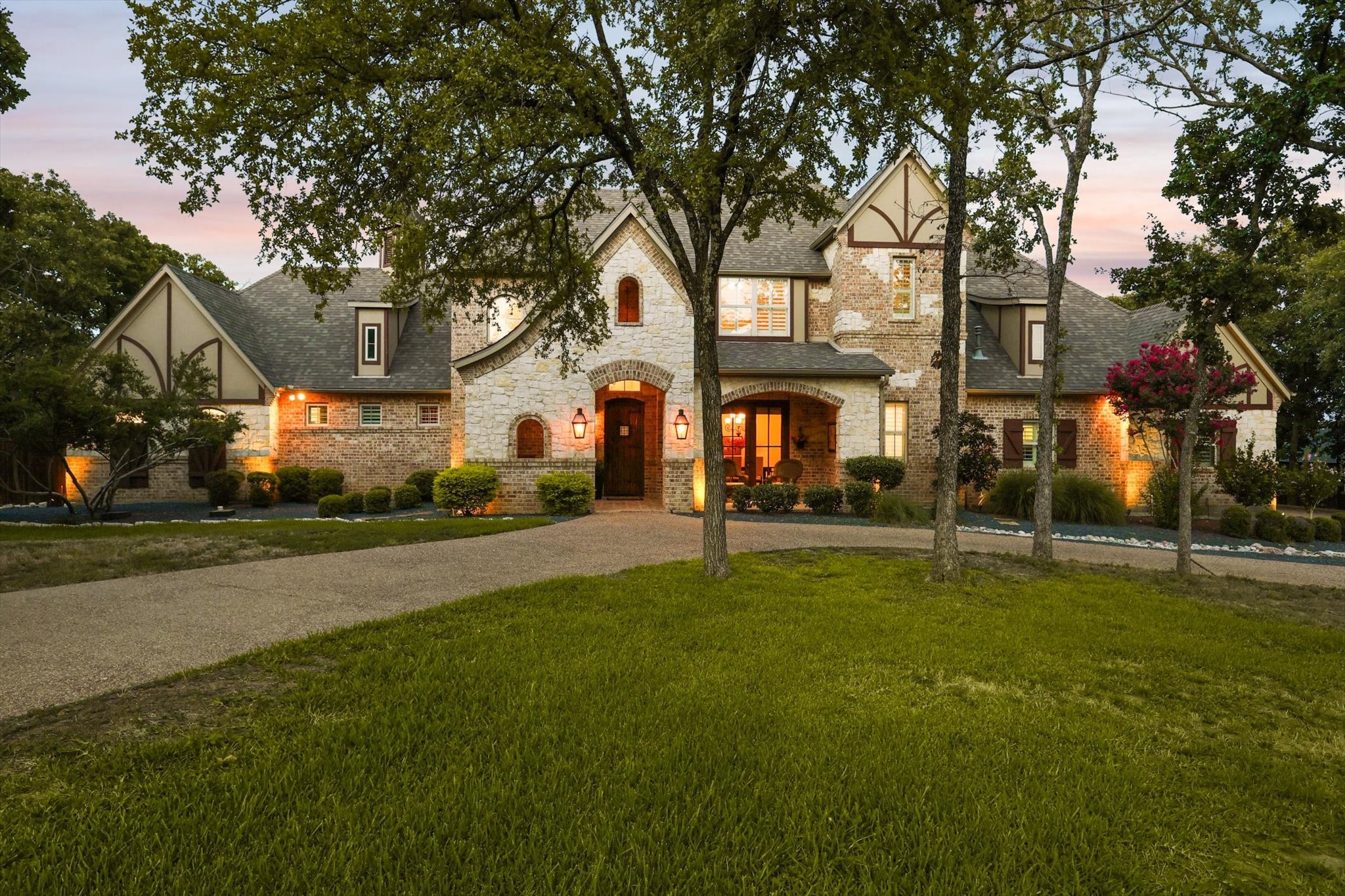 300 Whispering Oaks Drive