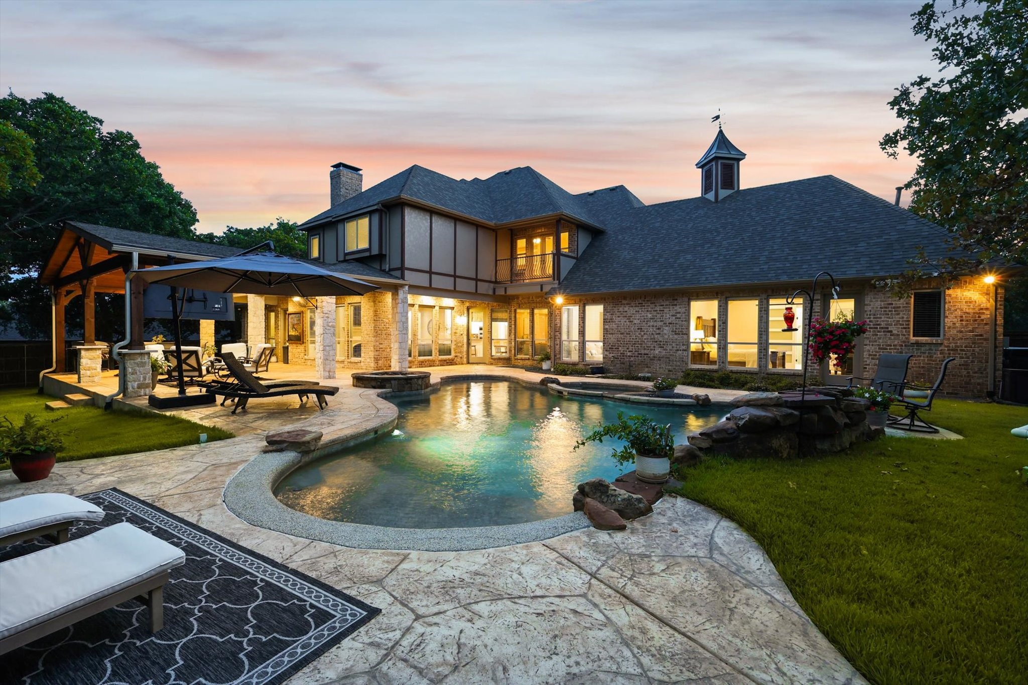 300 Whispering Oaks Drive