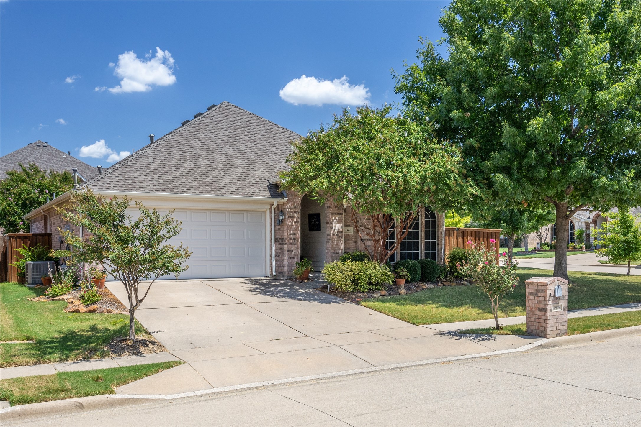 4569 Sheldon Trail