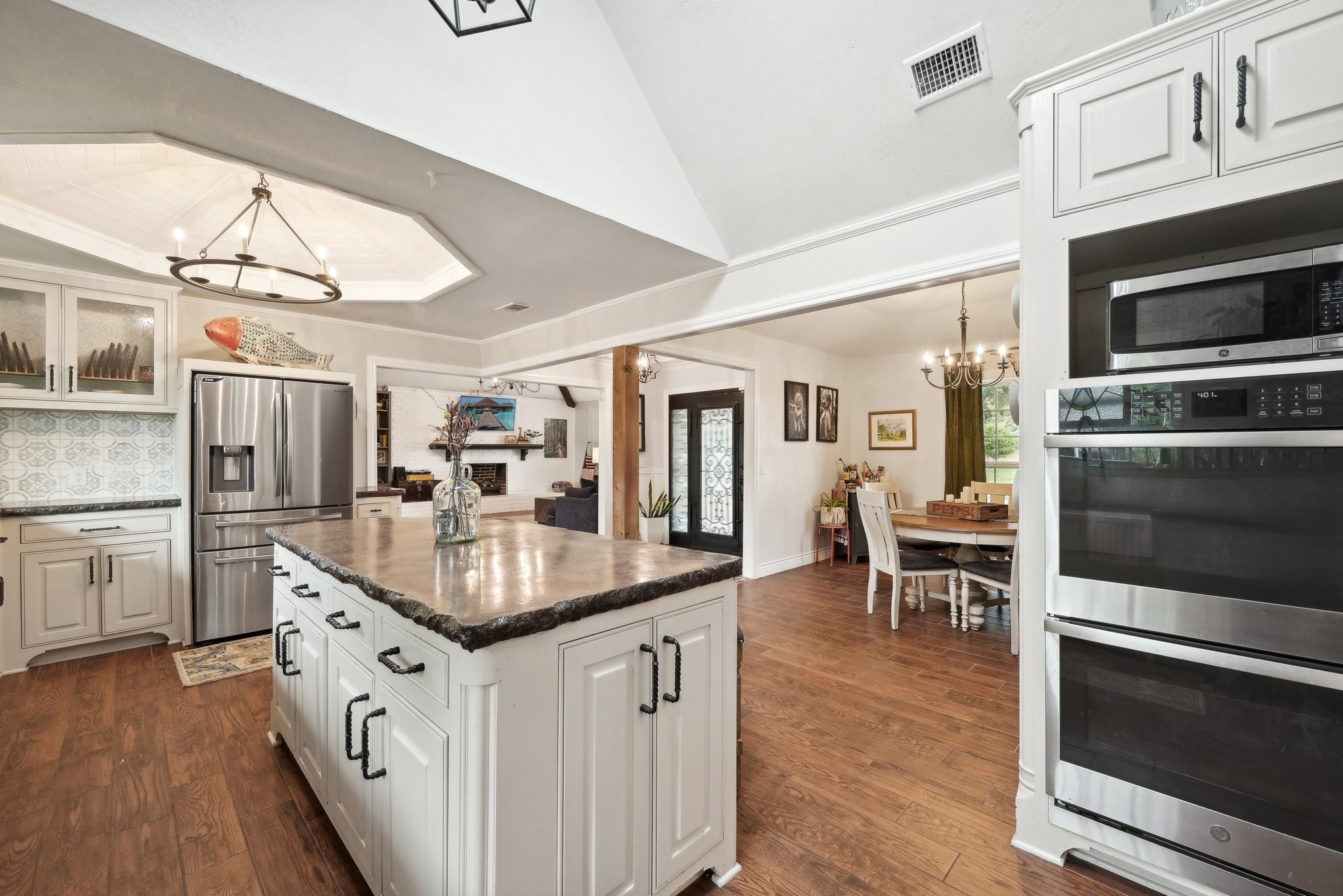 1003 Meadow Lane