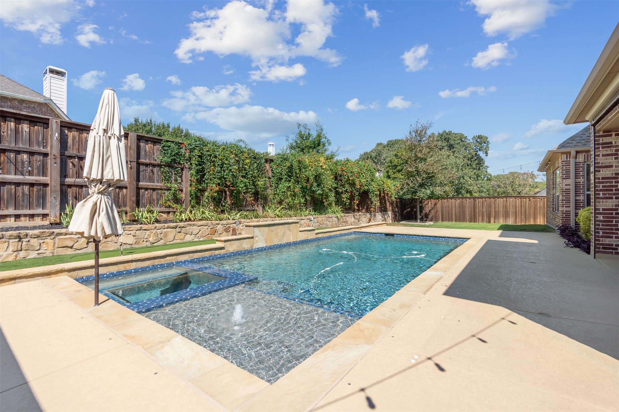 1409 E Kings Lake Drive