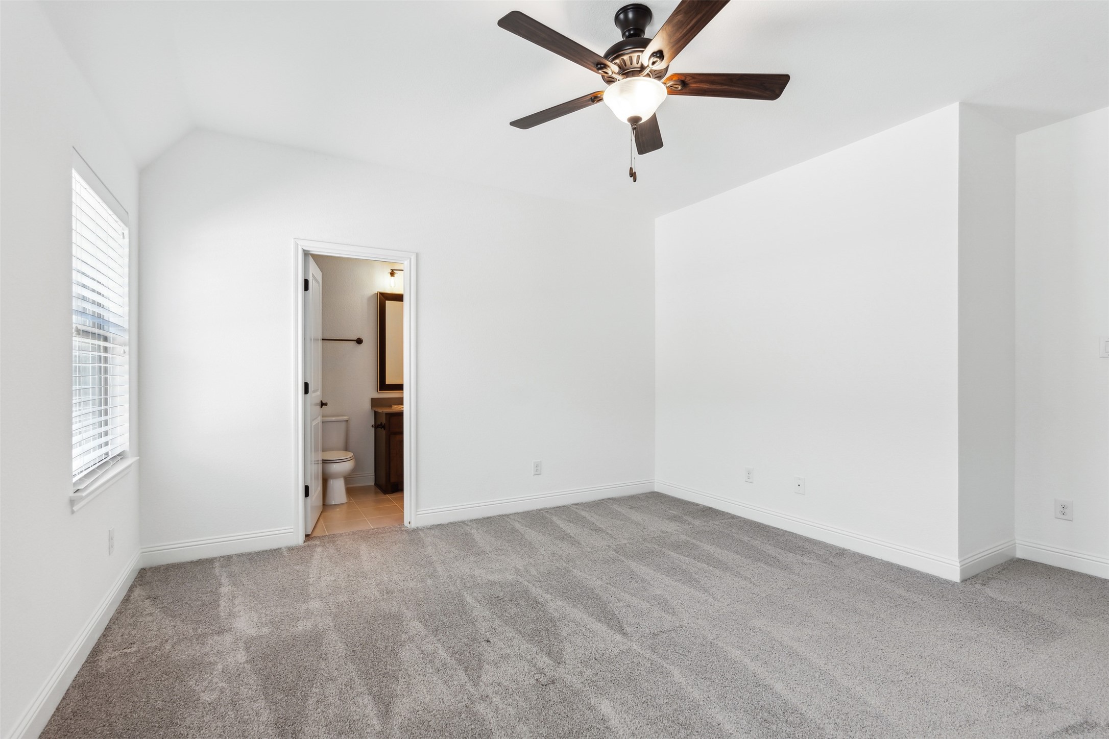 1409 E Kings Lake Drive