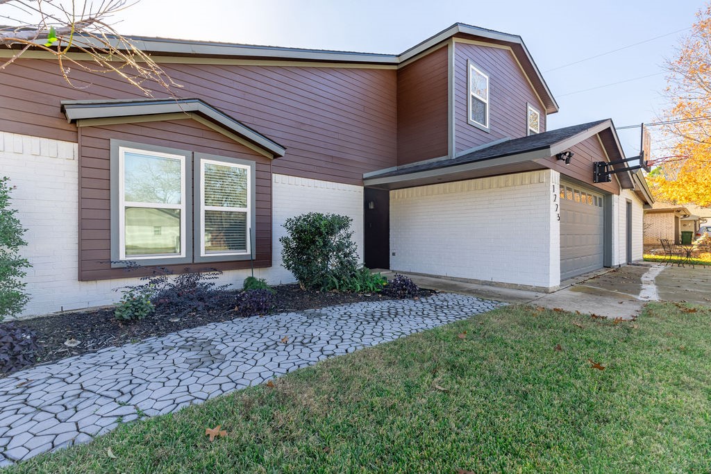 1225 Mockingbird Drive