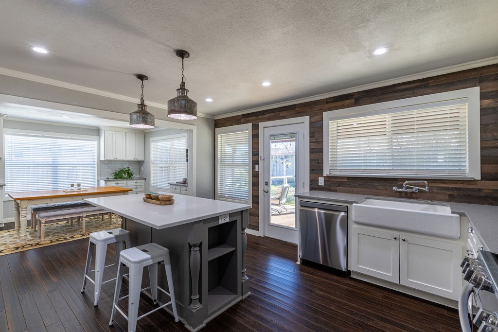 1225 Mockingbird Drive