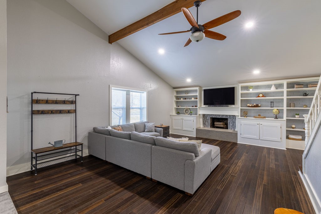 1225 Mockingbird Drive